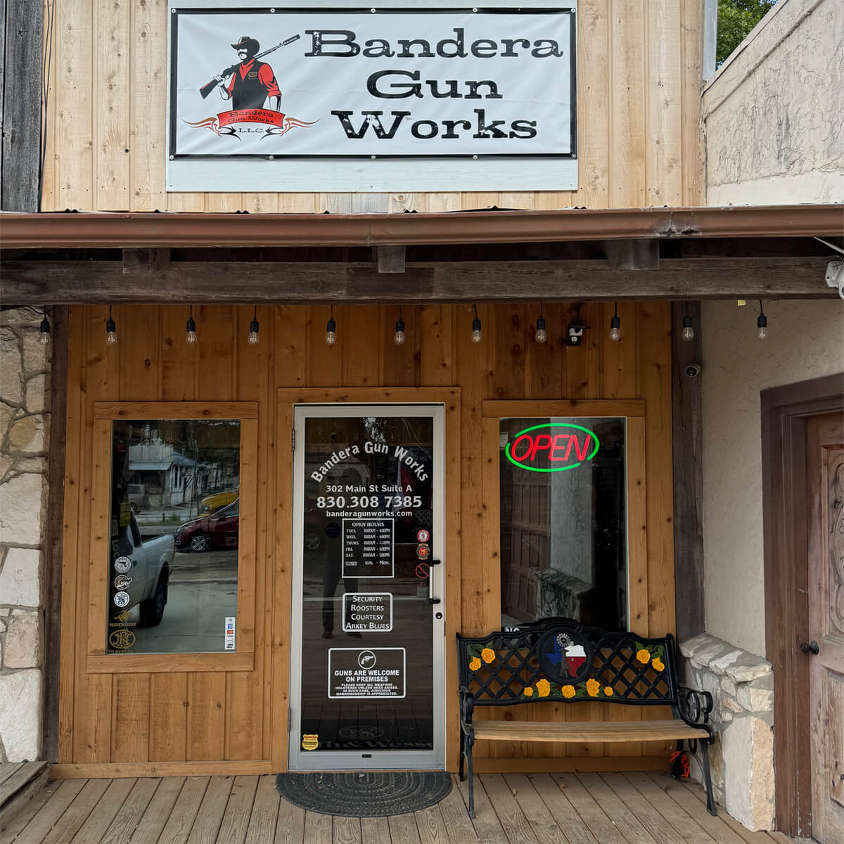 Bandera Gun Works Store Front